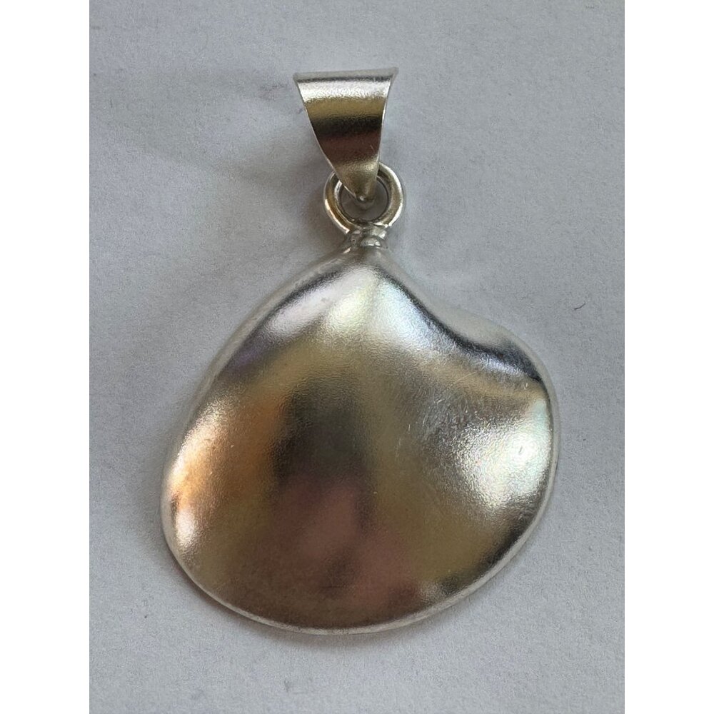 38.9mm Unbranded Mexico 925 Sterling Silver Slide Closure Clam Pendant